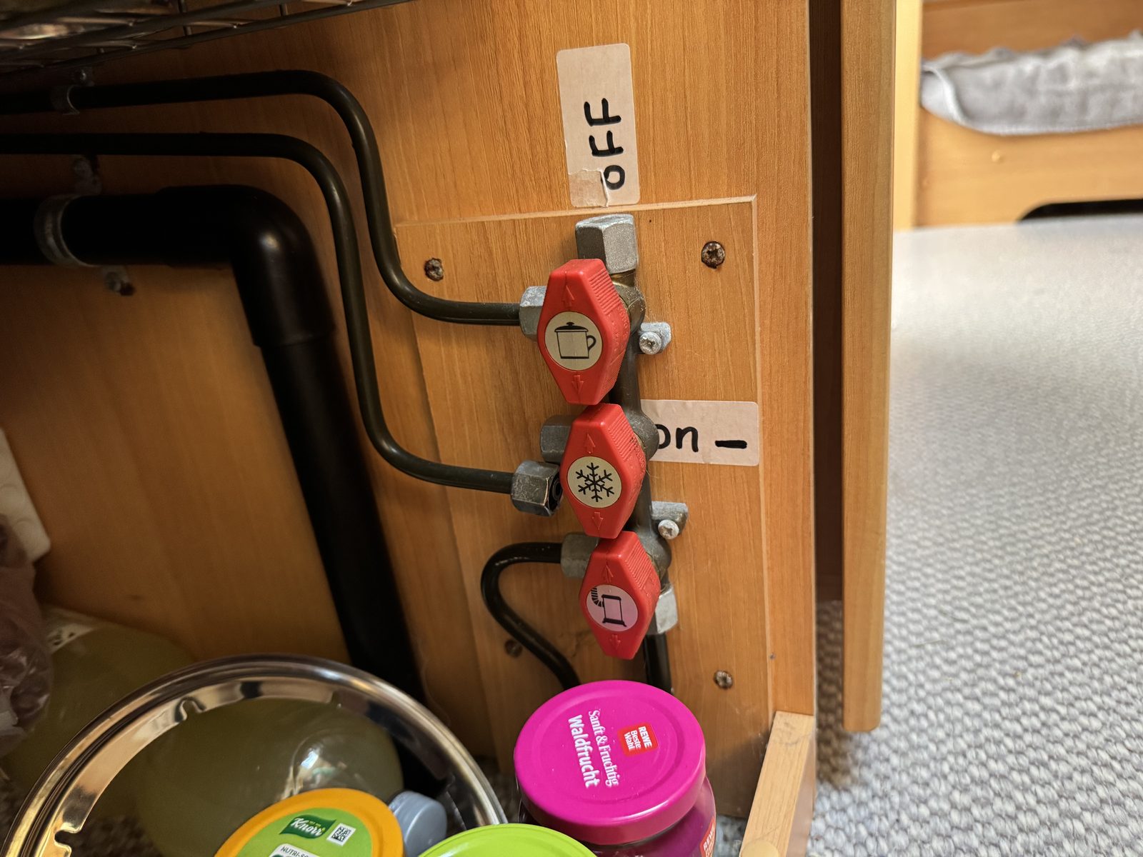 Gasabsperrhähne in der Küche