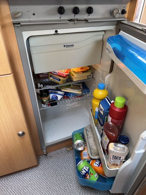 Kühlschrank mit Gefrierfach, 12 V und 230 V